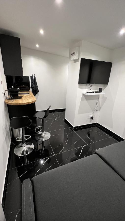 Bella Vita - Studio Tout Equipe - Tv Netflix - Centre Ville 100M- Gare 50M - Basilique 200M Лизьё Экстерьер фото
